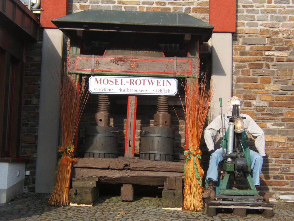 Wein- Und Gaestehaus St. Aldegundishof Sankt Aldegund Eksteriør billede